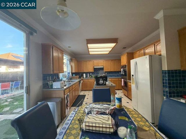 4 Deer Hill Ct, Pittsburg, CA 94565