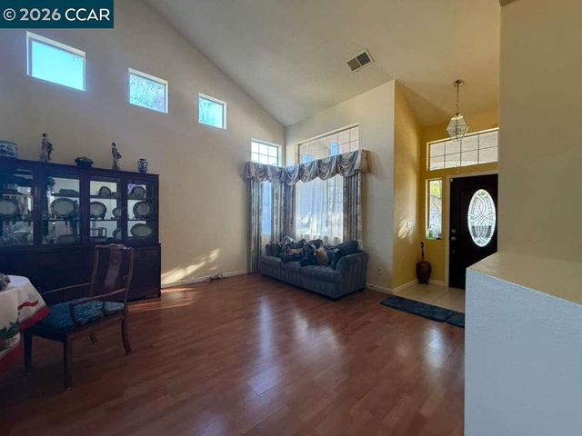 4 Deer Hill Ct, Pittsburg, CA 94565
