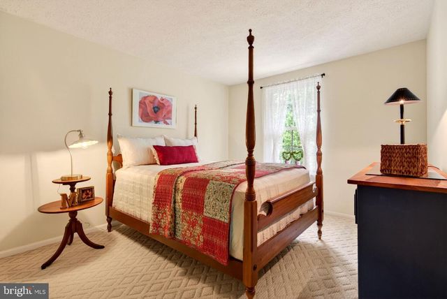 77 DORCHESTER CIR, Marlton, NJ 08053