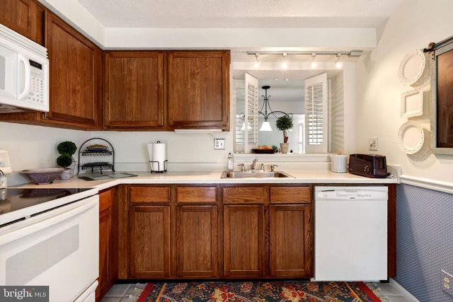 77 DORCHESTER CIR, Marlton, NJ 08053