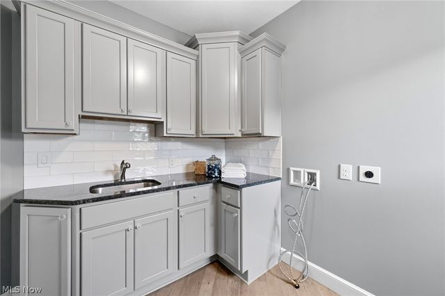 2197 S Medina Line Road, Wadsworth, OH 44281