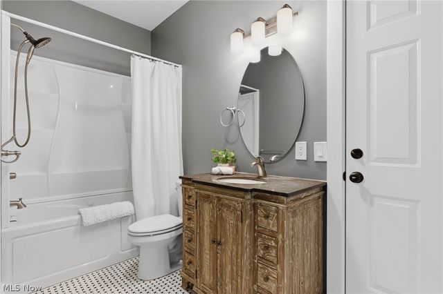 2197 S Medina Line Road, Wadsworth, OH 44281