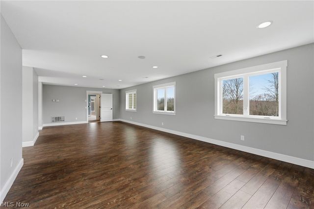 2197 S Medina Line Road, Wadsworth, OH 44281