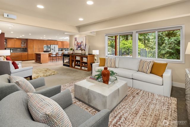 25137 SE Mirrormont Place, Issaquah, WA 98027