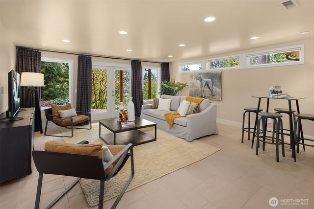 25137 SE Mirrormont Place, Issaquah, WA 98027