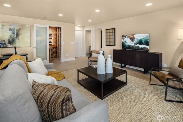 25137 SE Mirrormont Place, Issaquah, WA 98027