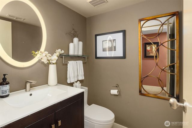 25137 SE Mirrormont Place, Issaquah, WA 98027