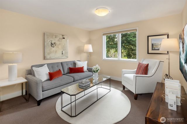 25137 SE Mirrormont Place, Issaquah, WA 98027