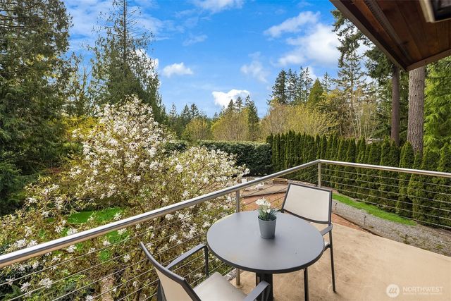 25137 SE Mirrormont Place, Issaquah, WA 98027