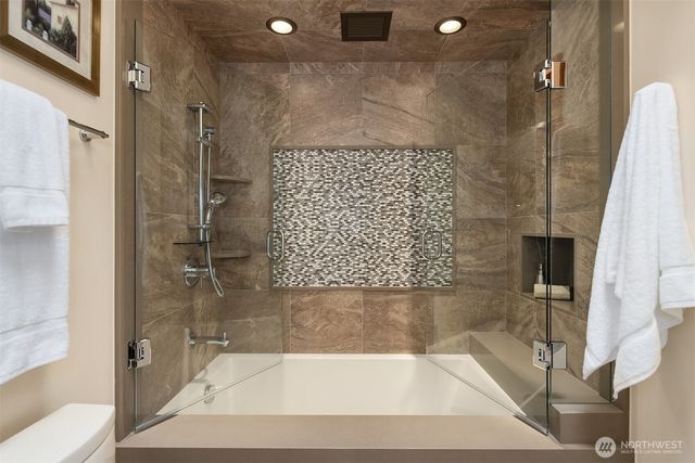 25137 SE Mirrormont Place, Issaquah, WA 98027