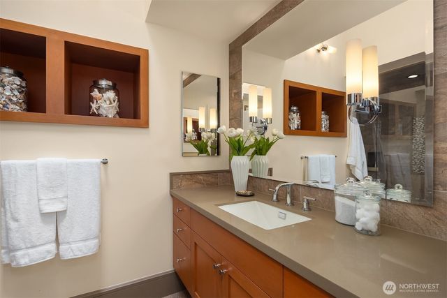 25137 SE Mirrormont Place, Issaquah, WA 98027