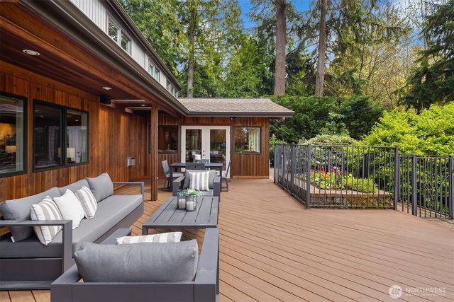 25137 SE Mirrormont Place, Issaquah, WA 98027