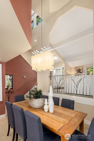 25137 SE Mirrormont Place, Issaquah, WA 98027