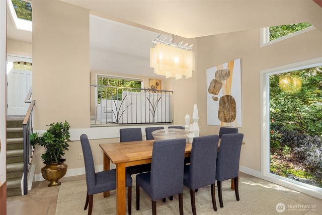 25137 SE Mirrormont Place, Issaquah, WA 98027