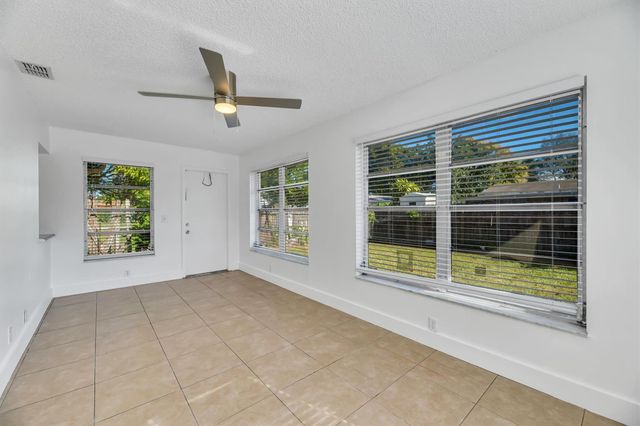 180 SW 78th Ave, Margate, FL 33068