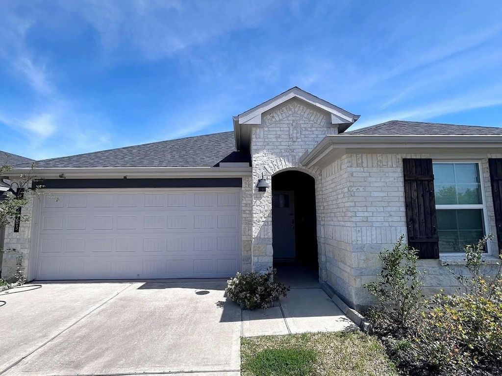 4983 Edgewood Drive, Arcola, TX 77545