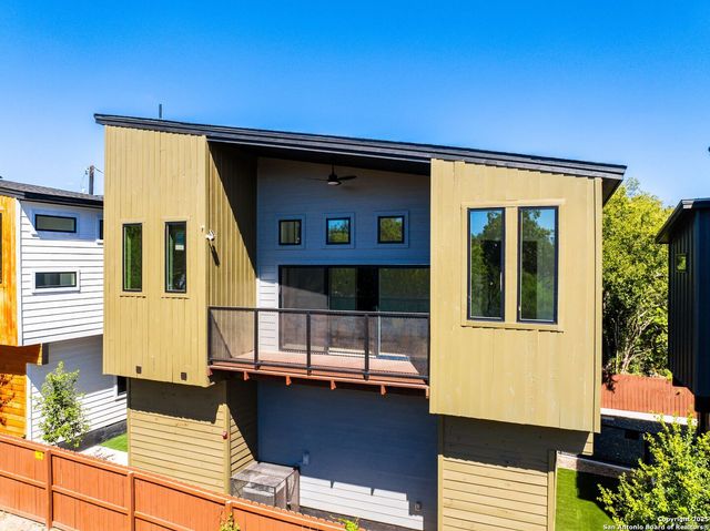 108 Vine # 102, San Antonio, TX 78210