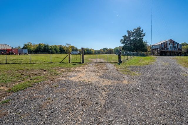 1696 County Road 222, Gainesville, TX 76240