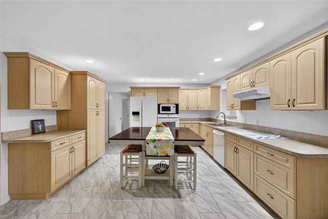 226 SPRING LAKE BOULEVARD NW, Port Charlotte, FL 33952