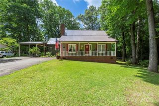 515 Holly Circle, Mount Holly, NC 28120