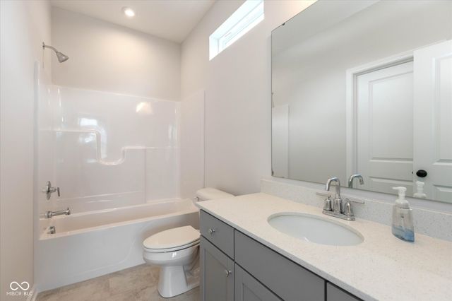 862 Stone Trace Court, Avon, IN 46123