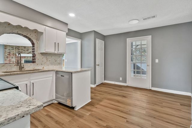 5144 Roxborough Dr, Hermitage, TN 37076