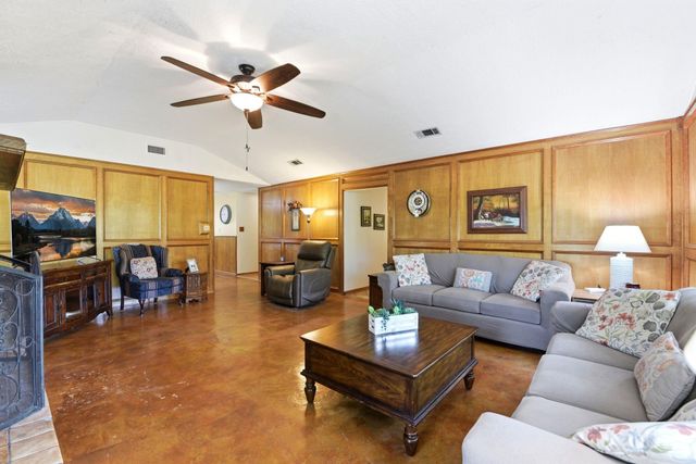 280 Mcgehee Road, Willis, TX 77378