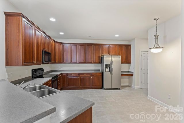 2015 Woodburn Terrace, Matthews, NC 28105