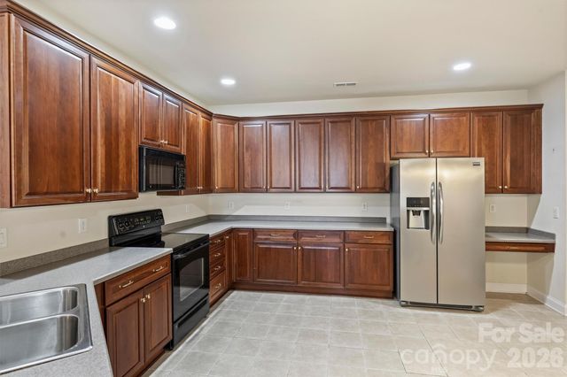2015 Woodburn Terrace, Matthews, NC 28105