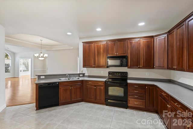 2015 Woodburn Terrace, Matthews, NC 28105