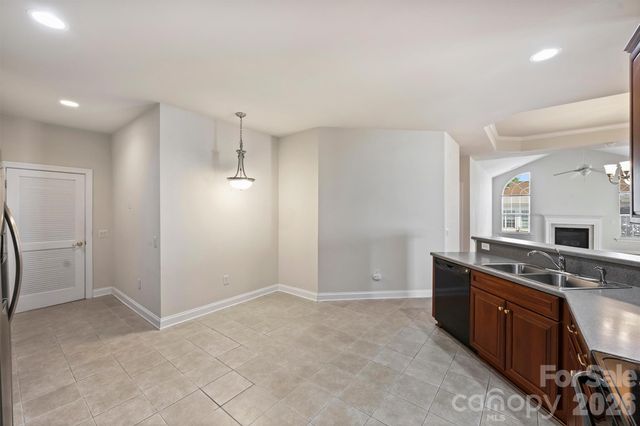 2015 Woodburn Terrace, Matthews, NC 28105