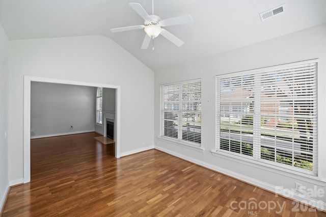 2015 Woodburn Terrace, Matthews, NC 28105