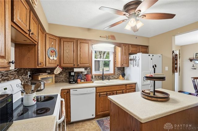 2113 Hilltop Road, Xenia, OH 45385