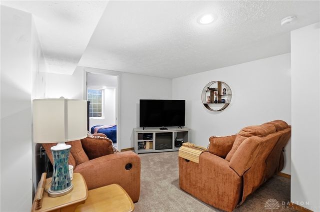 2113 Hilltop Road, Xenia, OH 45385