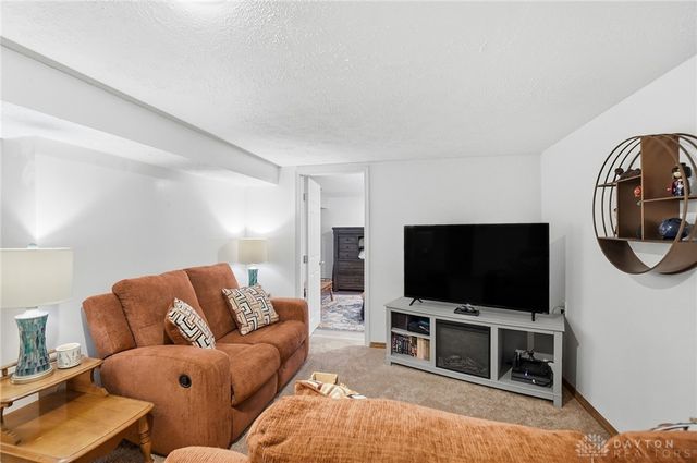 2113 Hilltop Road, Xenia, OH 45385