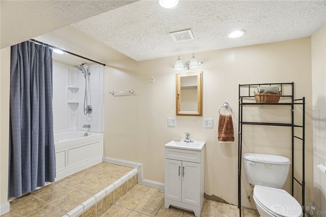 2113 Hilltop Road, Xenia, OH 45385