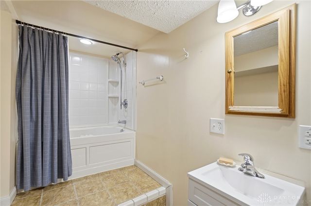 2113 Hilltop Road, Xenia, OH 45385