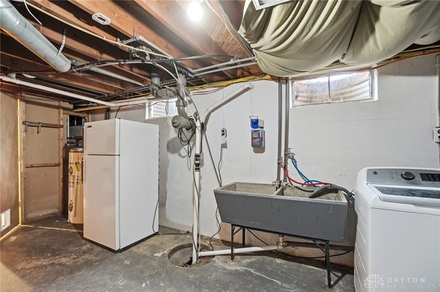 2113 Hilltop Road, Xenia, OH 45385