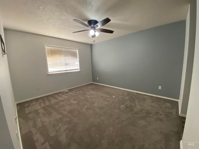 1280 Tara Ct, Mountain Home, ID 83647