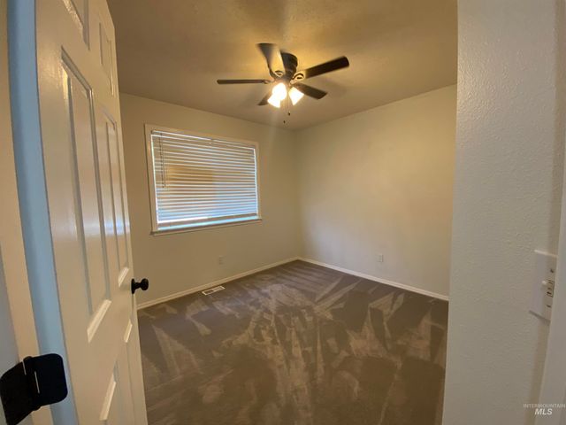 1280 Tara Ct, Mountain Home, ID 83647