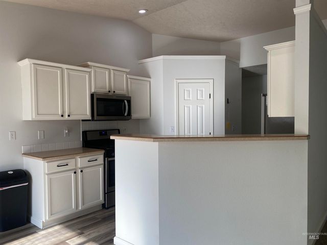 1280 Tara Ct, Mountain Home, ID 83647