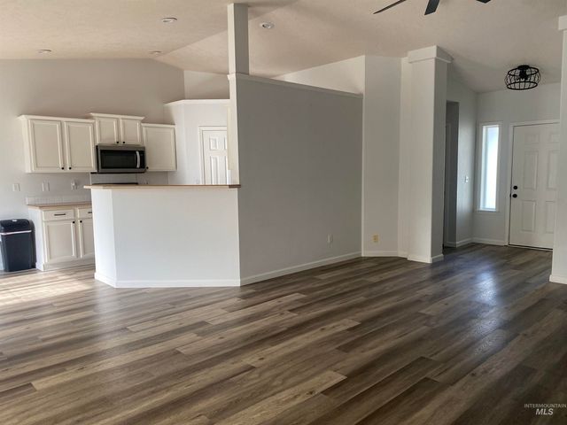 1280 Tara Ct, Mountain Home, ID 83647