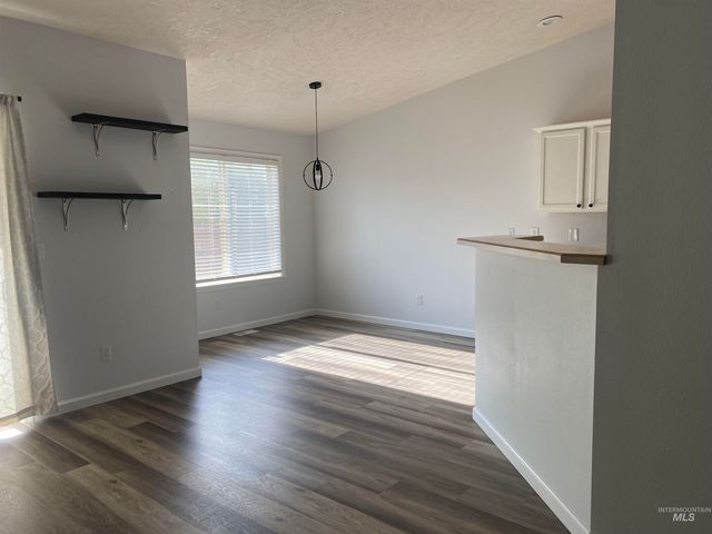 1280 Tara Ct, Mountain Home, ID 83647