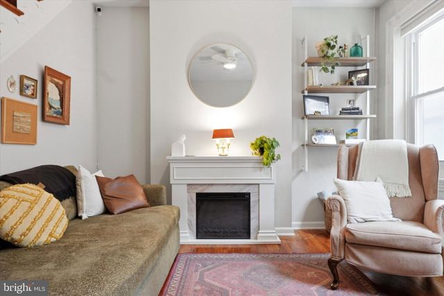 1233 E COLONA ST, Philadelphia, PA 19125