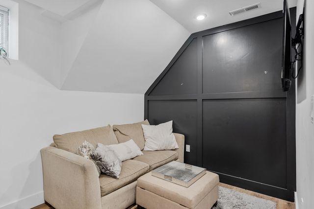 211 W 9th St, Boston, MA 02127