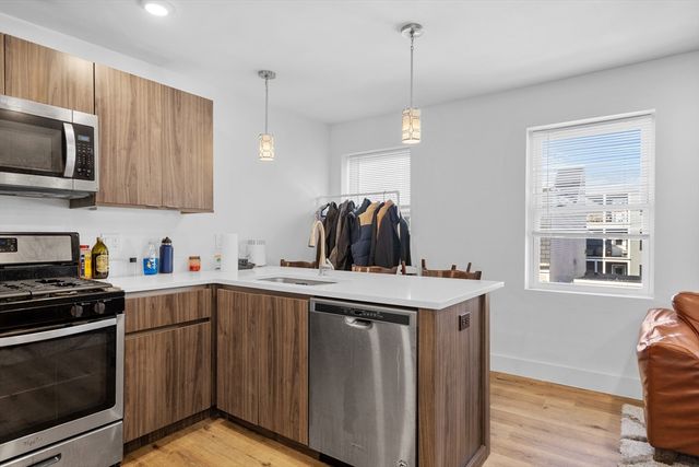 211 W 9th St, Boston, MA 02127