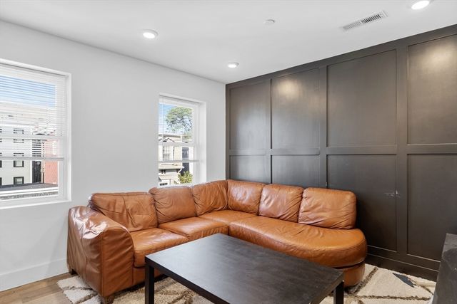 211 W 9th St, Boston, MA 02127