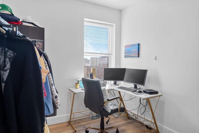 211 W 9th St, Boston, MA 02127