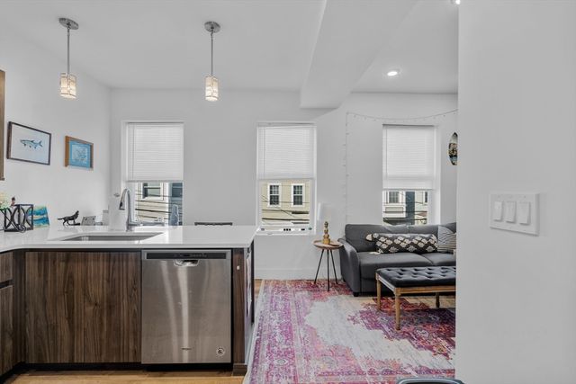 211 W 9th St, Boston, MA 02127