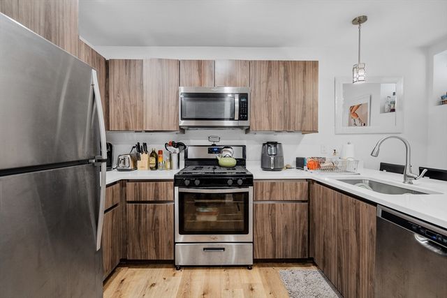 211 W 9th St, Boston, MA 02127